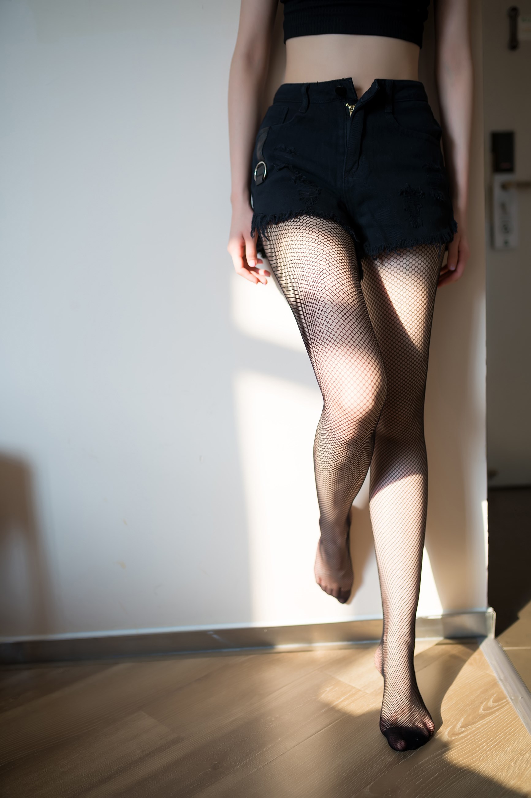 【麻豆app官网版】夜语情缘解密：揭秘明星私会中那段低语“只愿今夜与你同在”的秘密如何在全网引发热议