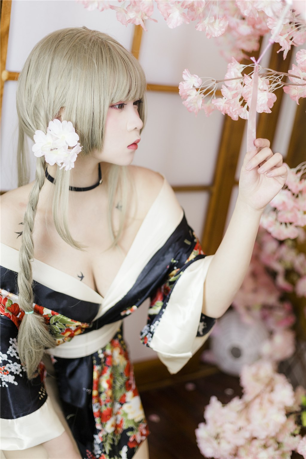 震撼传闻：娱乐大咖与地下势力交易，黑料内幕无所遁形